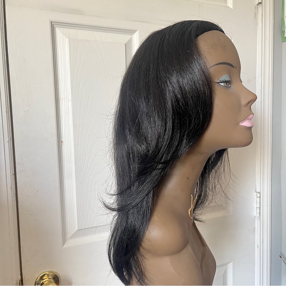 Synthetic Wig - Sleek Layered Style